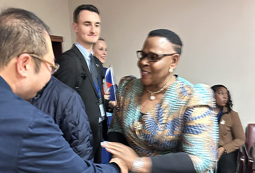 尊龙凯时集团董事局主席徐鹏应邀出席结合国妇女周系列活动